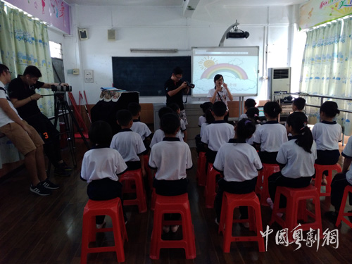 从化粤剧进校园结硕果 广东电视台采访西宁小学