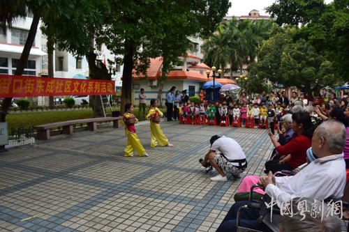 粤韵心声欢庆十九大 小红豆送戏进社区