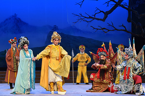 粤剧电影春节旺 大团演出聚人气