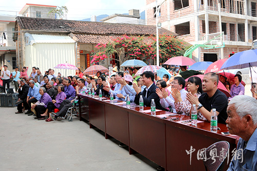 广州粤剧院赴增城东洞村慰问演出