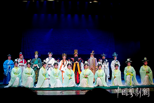 粤港群星倾情演绎《秦王孟姜》，连场演出票房爆满