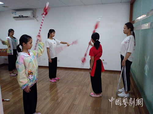从化小红豆勤奋排练 母亲节献厚礼