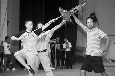 【演出资讯】湛江粤剧团受邀赴香港演出 为香港回归19周年助兴