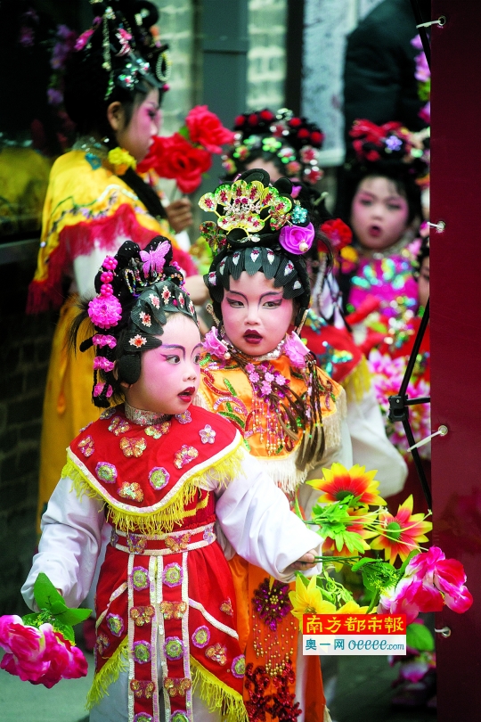 粤剧&ldquo;小红豆&rdquo;唱响老西关