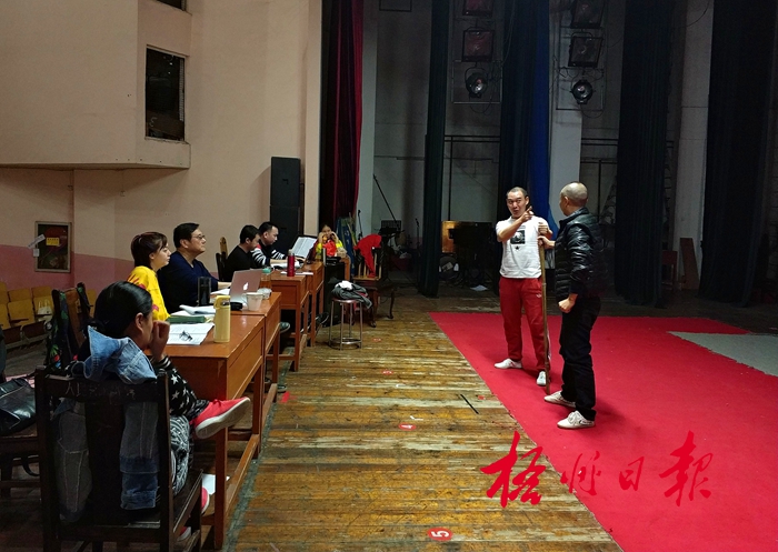 新编大型现代粤剧《风雨骑楼》抓紧排练