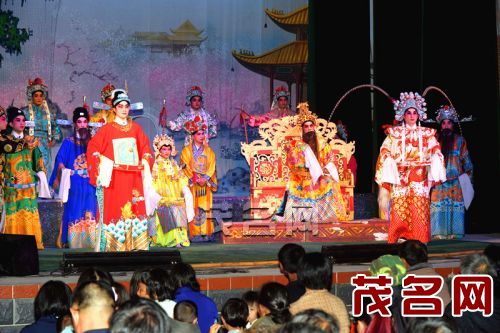 【茂名资讯】茂名市粤剧团送戏下乡 情暖百姓