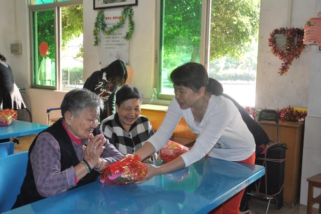 又是一年重阳节，广州番禺南村敬老院传来了＂咿咿呀呀＂的粤曲声