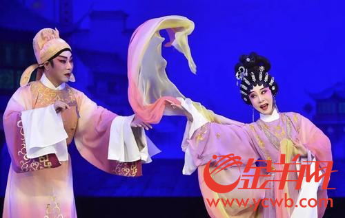 粤剧《紫钗记》伴戏迷过元旦 2017粤剧新年盛会结束