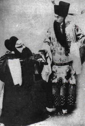 京剧《赠绨袍》