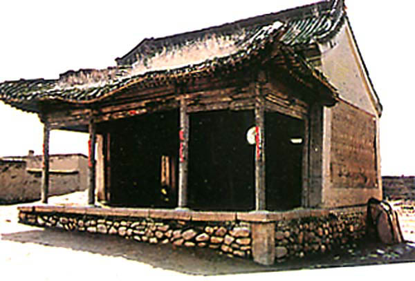 呼和浩特市郊区甲兰板古戏台